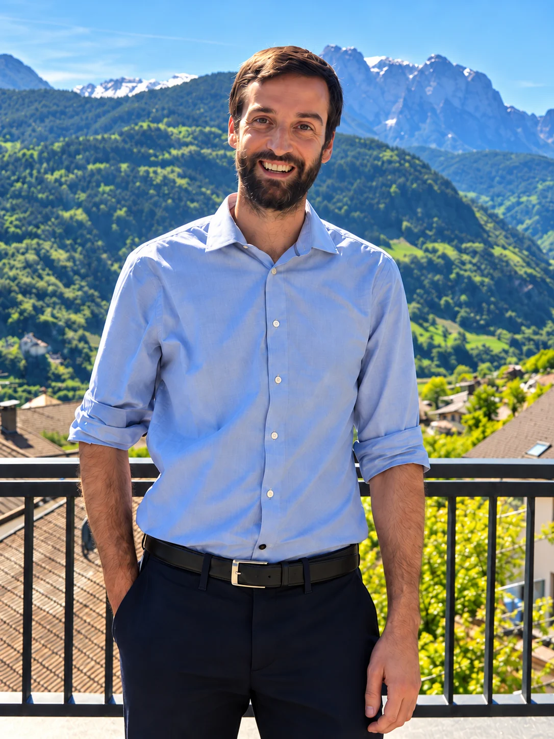Florian Moser vor der Berglandschaft